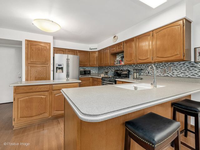 130 Chambord Court, Bloomingdale, IL 60108