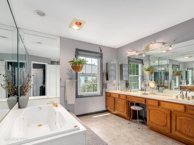 130 Chambord Court, Bloomingdale, IL 60108