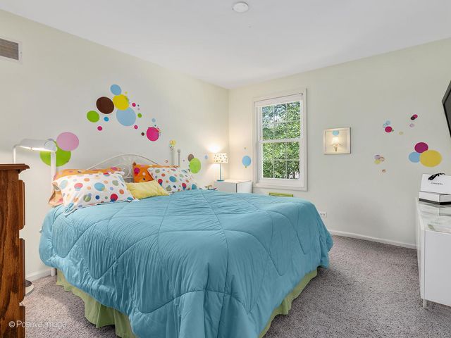 130 Chambord Court, Bloomingdale, IL 60108