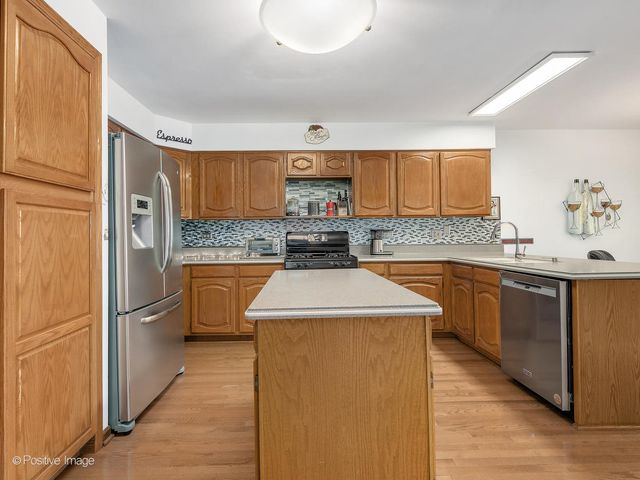 130 Chambord Court, Bloomingdale, IL 60108