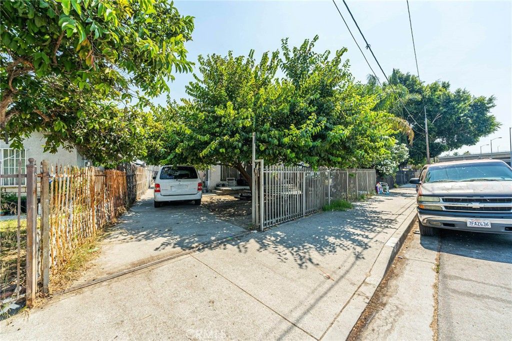 11422 Willowbrook, Los Angeles, CA 90059