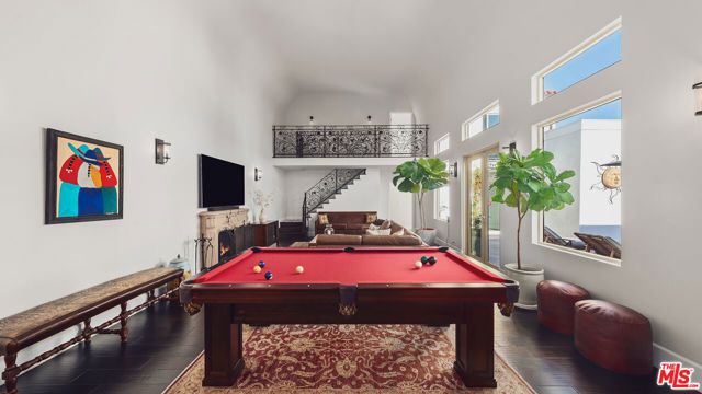 1940 N Western Avenue, Los Angeles, CA 90027