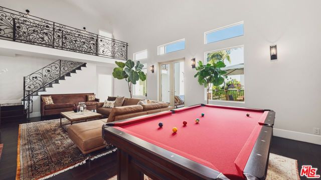 1940 N Western Avenue, Los Angeles, CA 90027