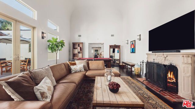 1940 N Western Avenue, Los Angeles, CA 90027
