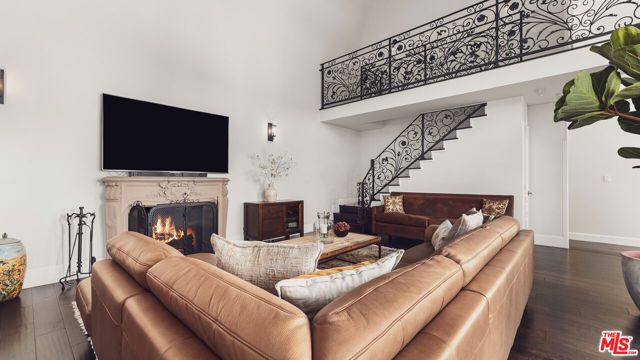 1940 N Western Avenue, Los Angeles, CA 90027