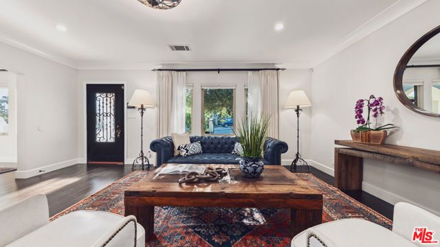 1940 N Western Avenue, Los Angeles, CA 90027