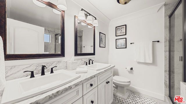 1940 N Western Avenue, Los Angeles, CA 90027