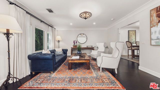 1940 N Western Avenue, Los Angeles, CA 90027