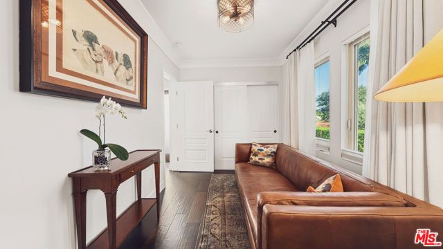 1940 N Western Avenue, Los Angeles, CA 90027