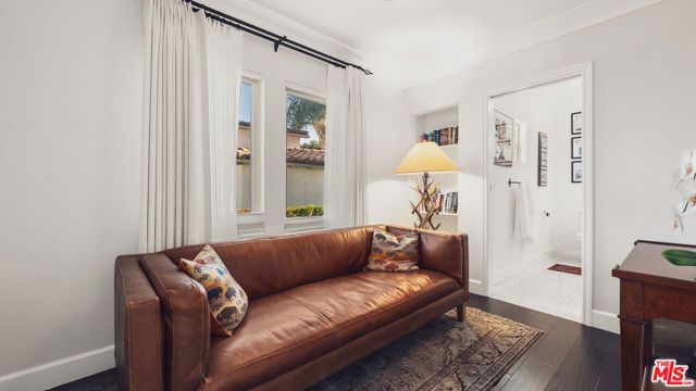 1940 N Western Avenue, Los Angeles, CA 90027