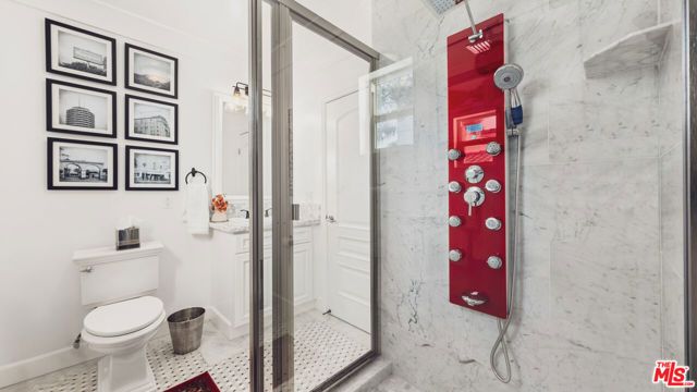 1940 N Western Avenue, Los Angeles, CA 90027