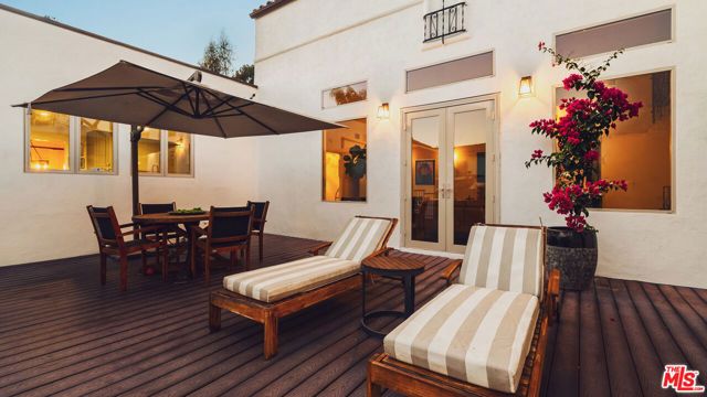 1940 N Western Avenue, Los Angeles, CA 90027