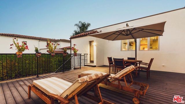 1940 N Western Avenue, Los Angeles, CA 90027
