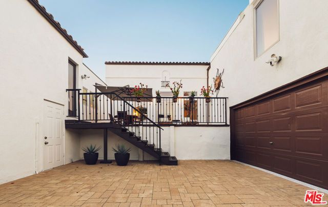 1940 N Western Avenue, Los Angeles, CA 90027