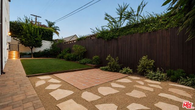 1940 N Western Avenue, Los Angeles, CA 90027
