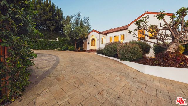 1940 N Western Avenue, Los Angeles, CA 90027