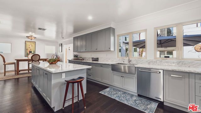 1940 N Western Avenue, Los Angeles, CA 90027