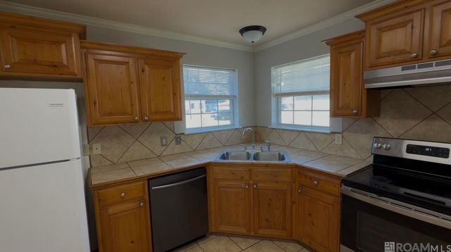 216 S Marchand Ave, Gonzales, LA 70737