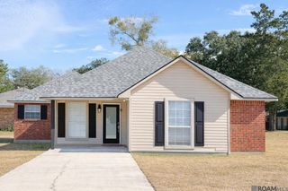 216 S Marchand Ave, Gonzales, LA 70737