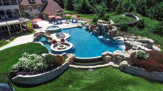 419 N Valley Hill Road, Bull Valley, IL 60098