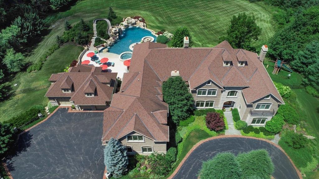 419 N Valley Hill Road, Bull Valley, IL 60098