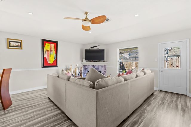 615 Ashlen Drive, Houston, TX 77073