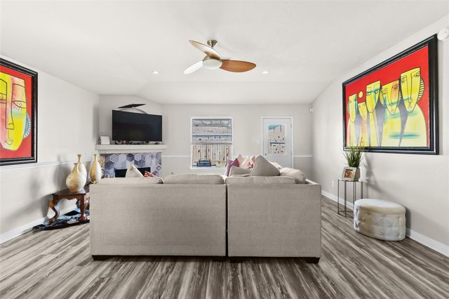 615 Ashlen Drive, Houston, TX 77073