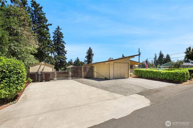10013 Barnes Lane S, Tacoma, WA 98444