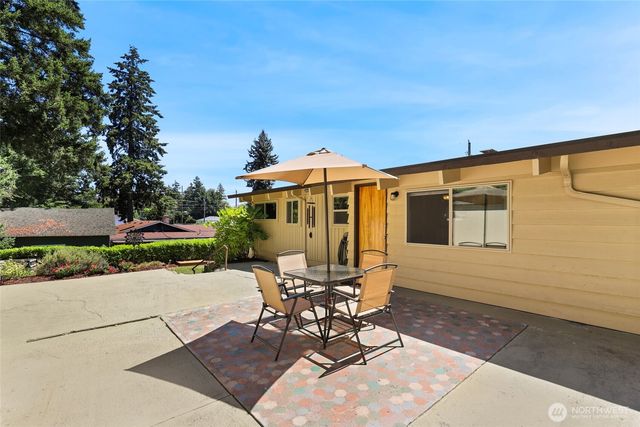 10013 Barnes Lane S, Tacoma, WA 98444