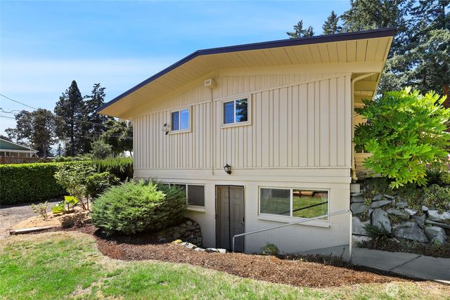 10013 Barnes Lane S, Tacoma, WA 98444