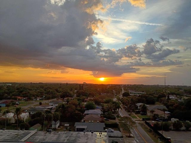 220 Lake Shore Drive 823, West Palm Beach, FL 33403