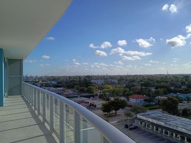 220 Lake Shore Drive 823, West Palm Beach, FL 33403