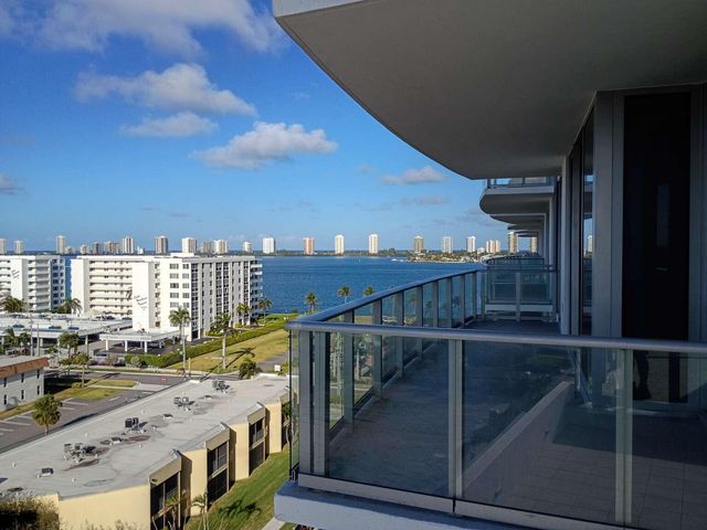 220 Lake Shore Drive 823, West Palm Beach, FL 33403