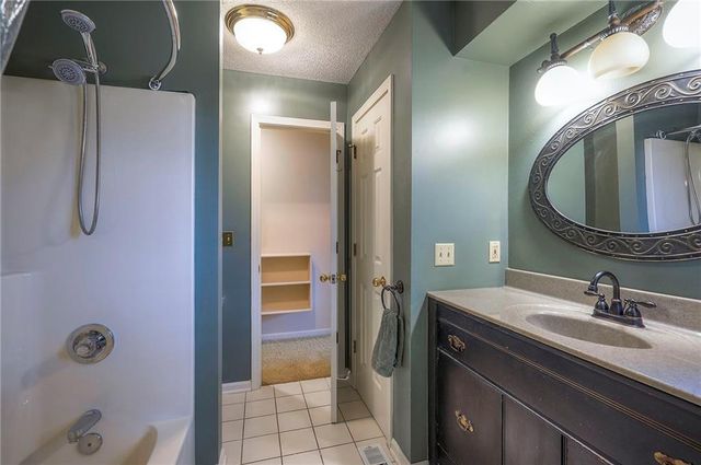 12441 Charlotte Street, Kansas City, MO 64146