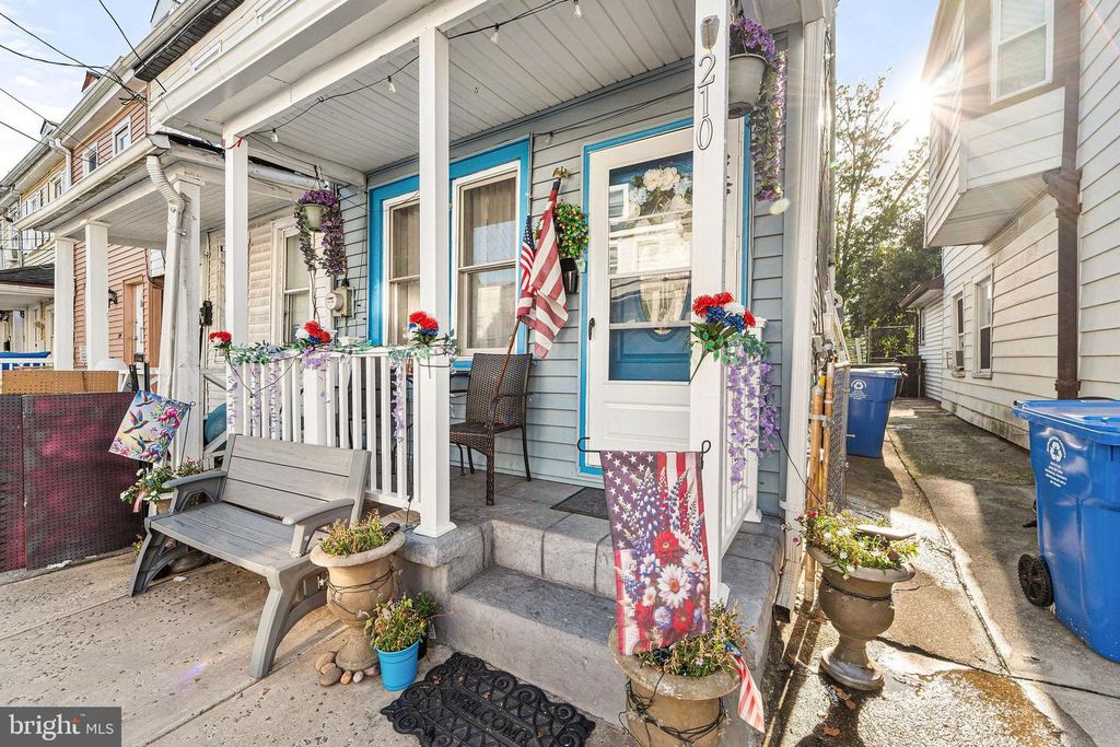 210 YORK ST, Burlington, NJ 08016