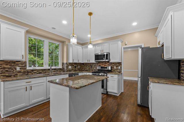 49385 Central Park E, Utica, MI 48317