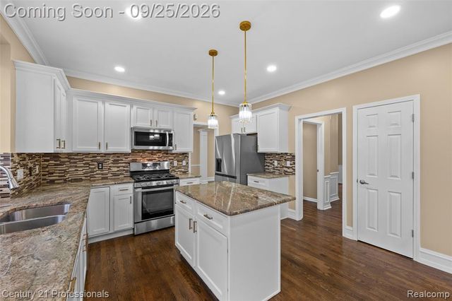 49385 Central Park E, Utica, MI 48317