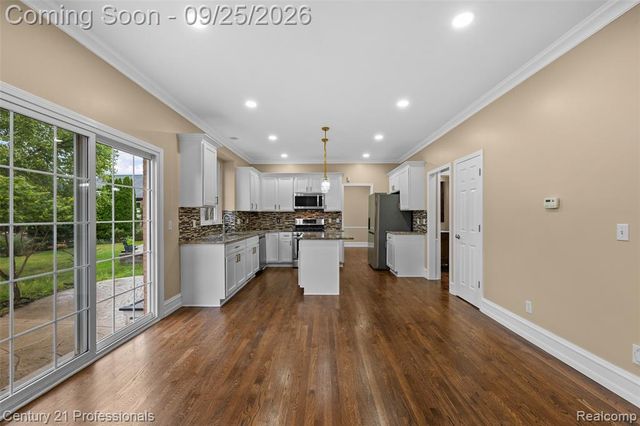 49385 Central Park E, Utica, MI 48317