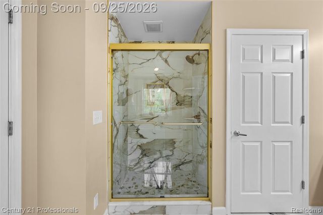 49385 Central Park E, Utica, MI 48317