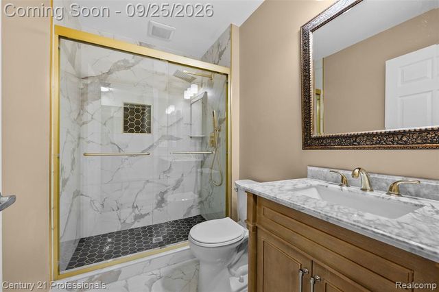 49385 Central Park E, Utica, MI 48317