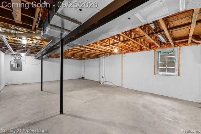 49385 Central Park E, Utica, MI 48317