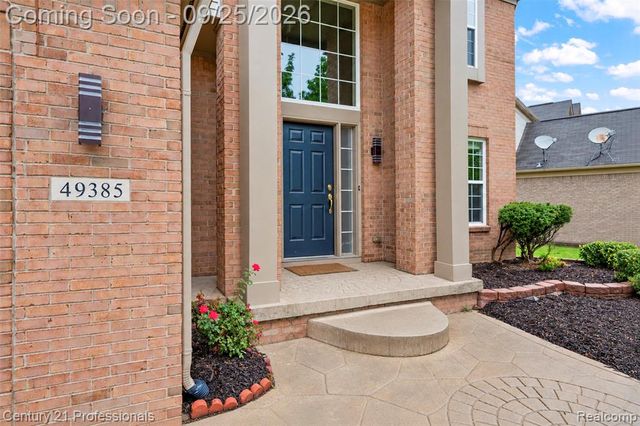 49385 Central Park E, Utica, MI 48317