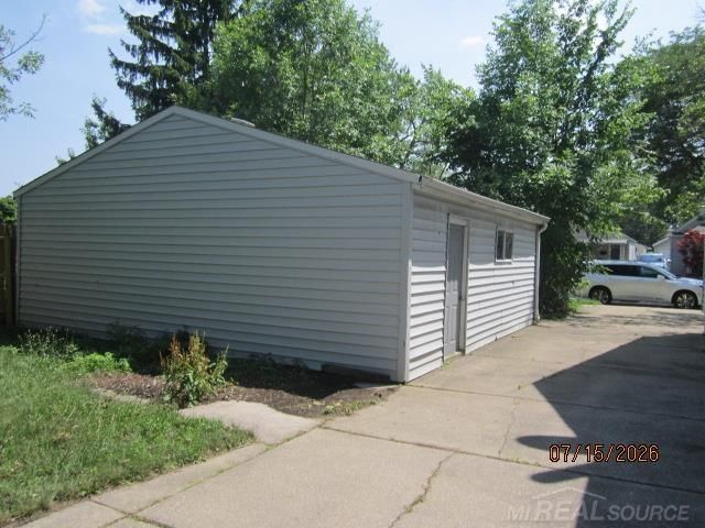 20601 Ridgemont Street, Harper Woods, MI 48225