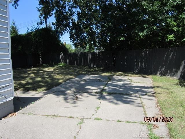 20601 Ridgemont Street, Harper Woods, MI 48225