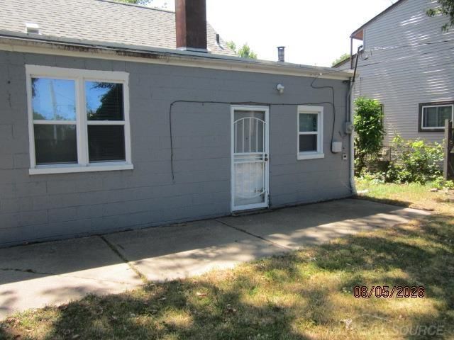 20601 Ridgemont Street, Harper Woods, MI 48225