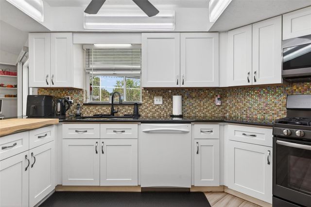 5836 HELEN WAY, Sarasota, FL 34243