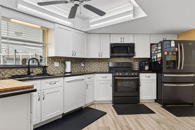 5836 HELEN WAY, Sarasota, FL 34243