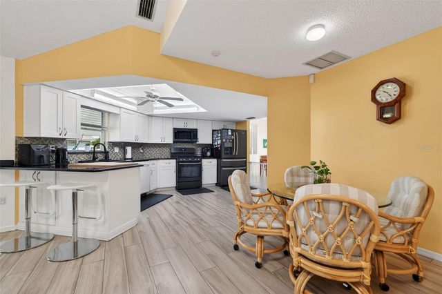 5836 HELEN WAY, Sarasota, FL 34243