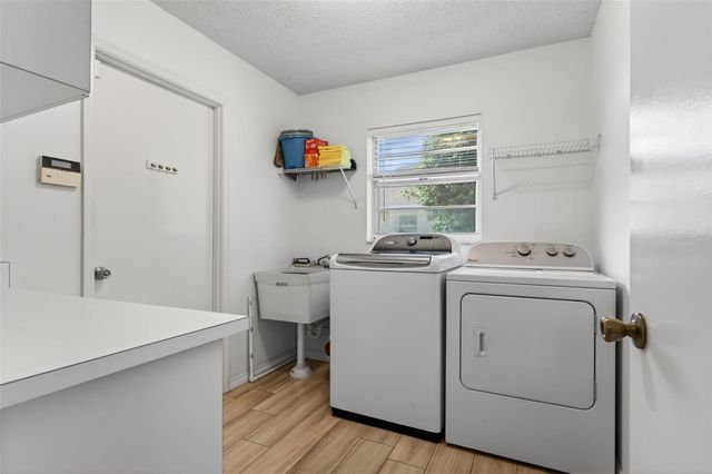5836 HELEN WAY, Sarasota, FL 34243