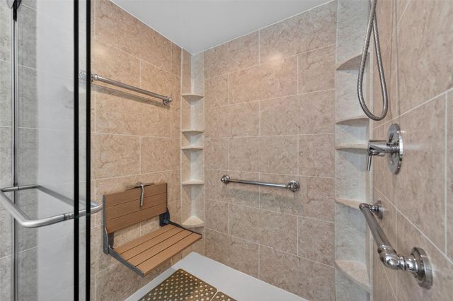 5836 HELEN WAY, Sarasota, FL 34243